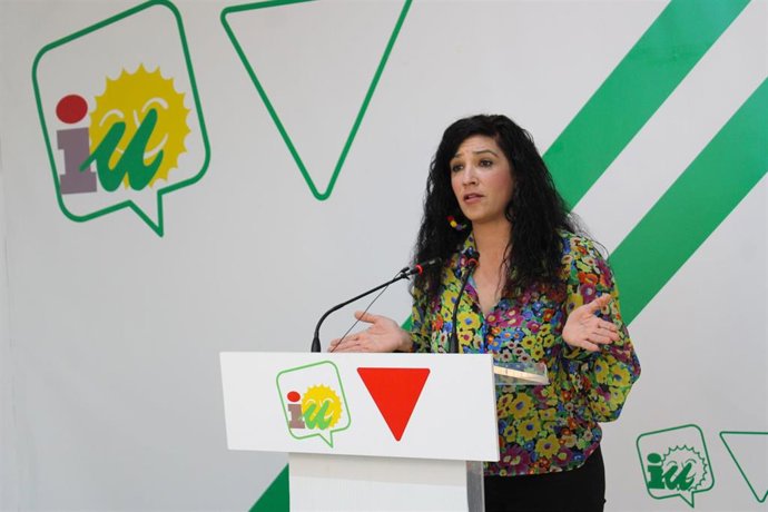 La coordinadora provincial de Izquierda Unida y la portavoz adjunta de Con Málaga, Toni Morillas, en rueda de prensa