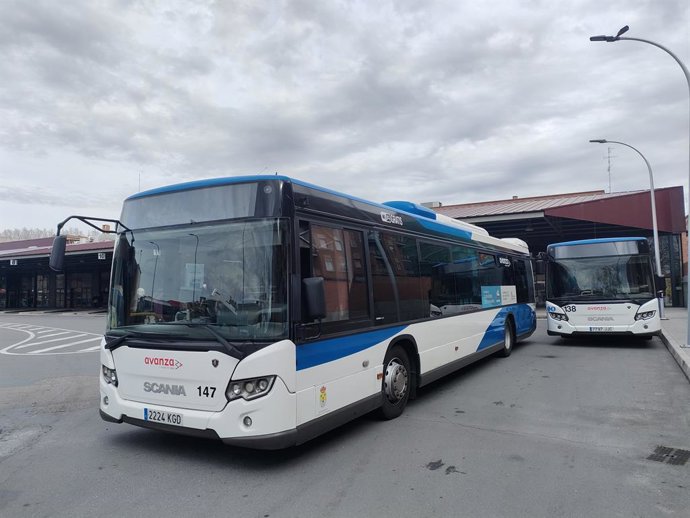 Archivo - Autobuses del servicio metropolitano de Salamanca