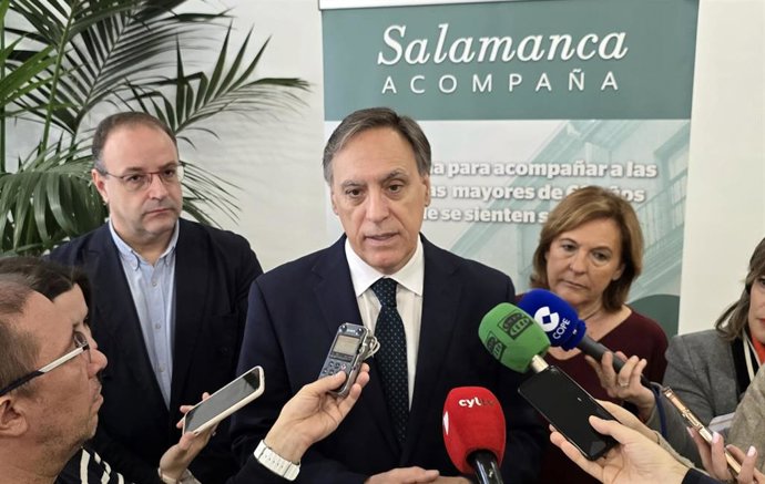 El Ayuntamiento amplía el programa 'Salamanca acompaña' al nuevo Centro Municipal de Mayores Trastormes.