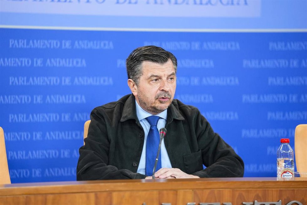 El portavoz del Grupo Parlamentario Popular, Toni Martín, este miércoles en rueda de prensa en el Parlamento. 