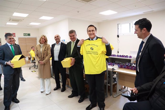 El consejero de Universidad, José Carlos Gómez Villamandos, en las instalaciones de UNEI en Sevilla.