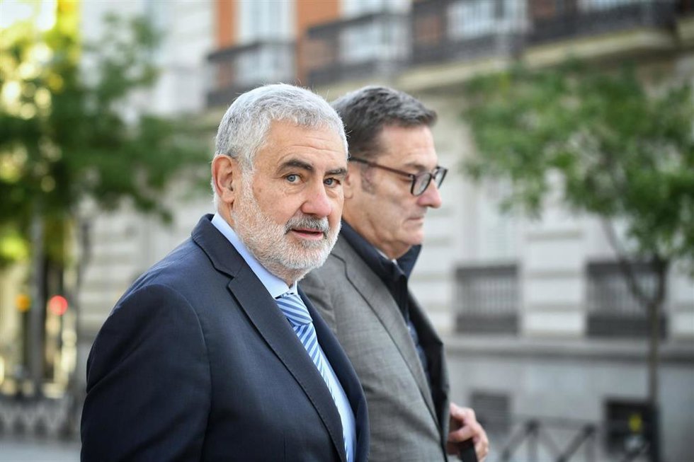 Archivo - El empresario y socio del comisario jubilado José Manuel Villarejo, Rafael Redondo (i), a su llegada a un juicio en la sede de la Audiencia Nacional, a 18 de noviembre de 2024, en Madrid (España). La Audiencia Nacional (AN) juzga, desde hoy y