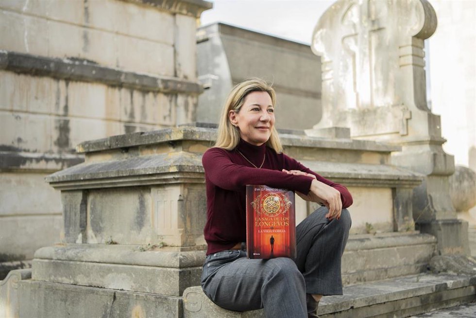 Archivo - La escritora Eva G Sáenz de Urturi presenta la reedición de 'La saga de los longevos'