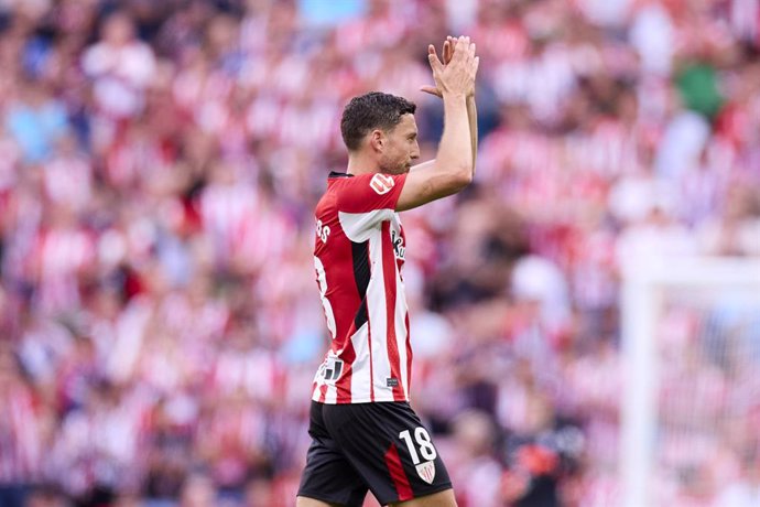 Archivo - Oscar de Marcos of Athletic Club reacts during the LaLiga EA Sports match between Athletic Club and Sevilla FC at San Mames on September 29, 2024, in Bilbao, Spain.