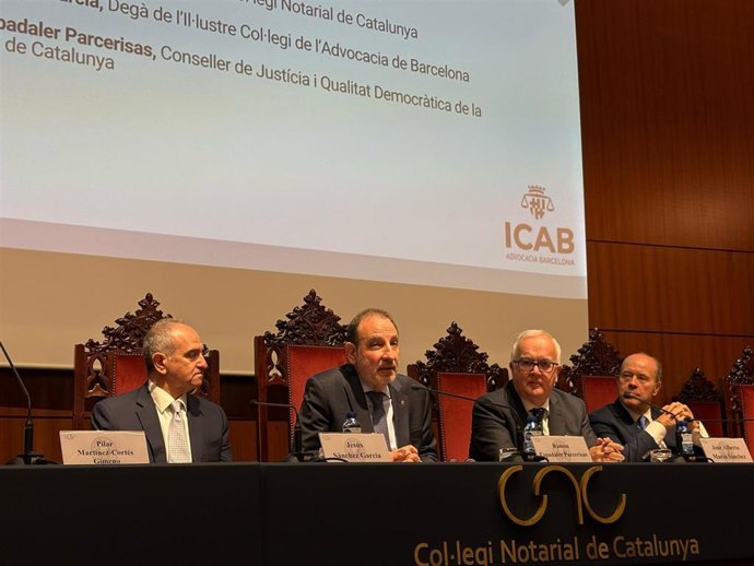 El decano del ICAB, Jesús Sánchez; el conseller de Justicia y Calidad Democrática, Ramon Espadaler; el decano del Colegio Notarial de Catalunya, José Alberto Marín y el exministro de Justicia Juan Carlos Campo