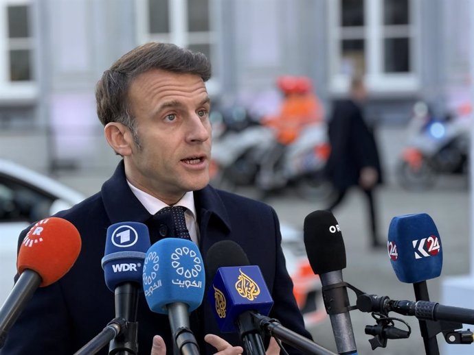 03 February 2025, Belgium, Brussels: French President Emmanuel Macron speaks to the media ahead of a meeting of European Union leaders. NATO Secretary General Mark Rutte and British Prime Minister Keir Starmer are expected to join the discussions. Photo: 