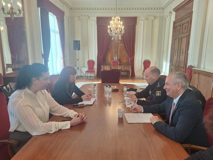 El subdelegado del Gobierno en Huesca, Carlos Campo, y la alcaldesa de Huesca, Lorena Orduna, mantienen una reunión de trabajo para analizar la seguridad en la capital altoaragonesa