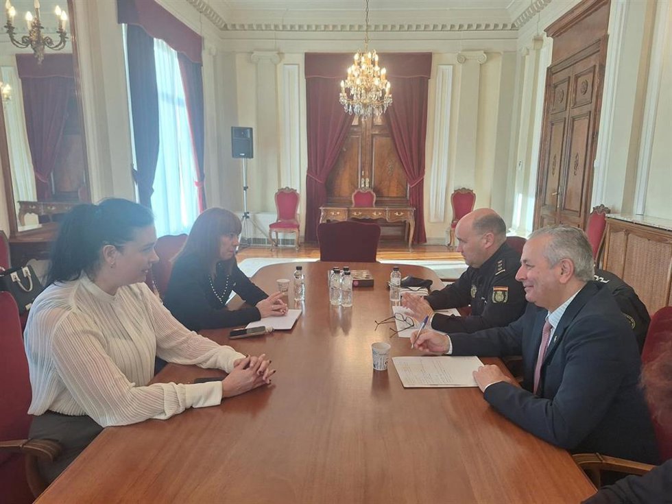 El subdelegado del Gobierno en Huesca, Carlos Campo, y la alcaldesa de Huesca, Lorena Orduna, mantienen una reunión de trabajo para analizar la seguridad en la capital altoaragonesa
