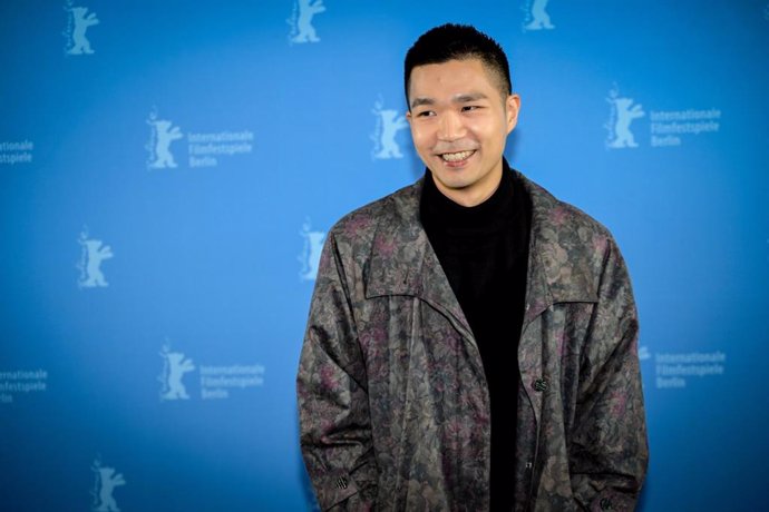 El cineasta Jun Li posa en el Photocall a su llegada  al Festival de Cine de Berlín.