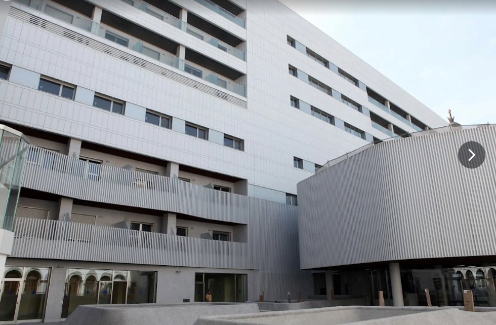 Fachada del Hospital de San Juan de Dios, en el sevillano barrio de Nervión, como imagen de recurso.