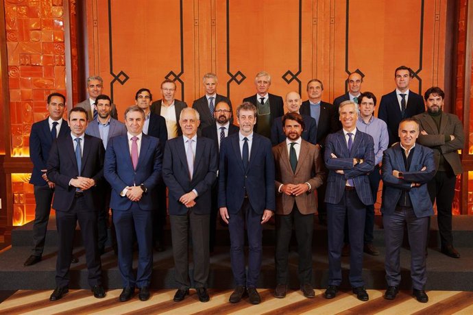 Foto de familia del encuentro organizado en la Corporación Tecnológica de Andalucía (CTA) con el CDTI para informar de programas y convocatorias para impulsar la innovación empresarial.