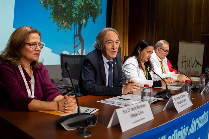 El delegado de Salud y Consumo, Indalecio Sánchez-Montesinos, presenta las jornadas internacionales de prótesis y órtesis