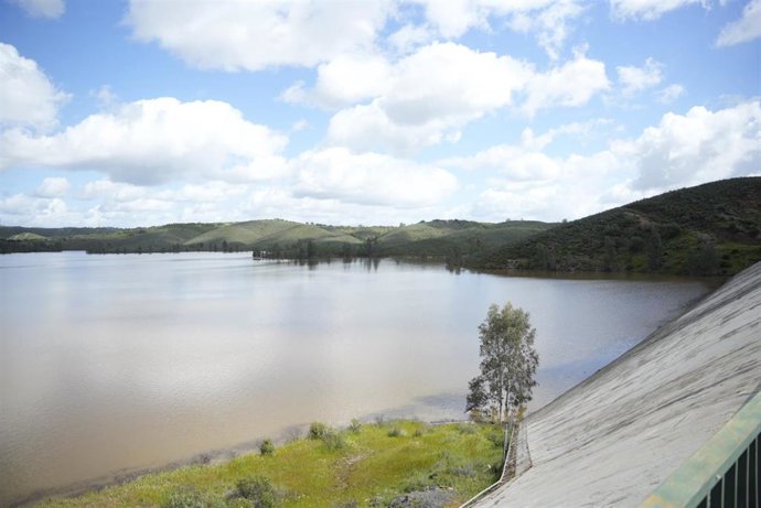 Archivo - Embalse de Aznalcóllar (Sevilla), en una imagen de recurso.