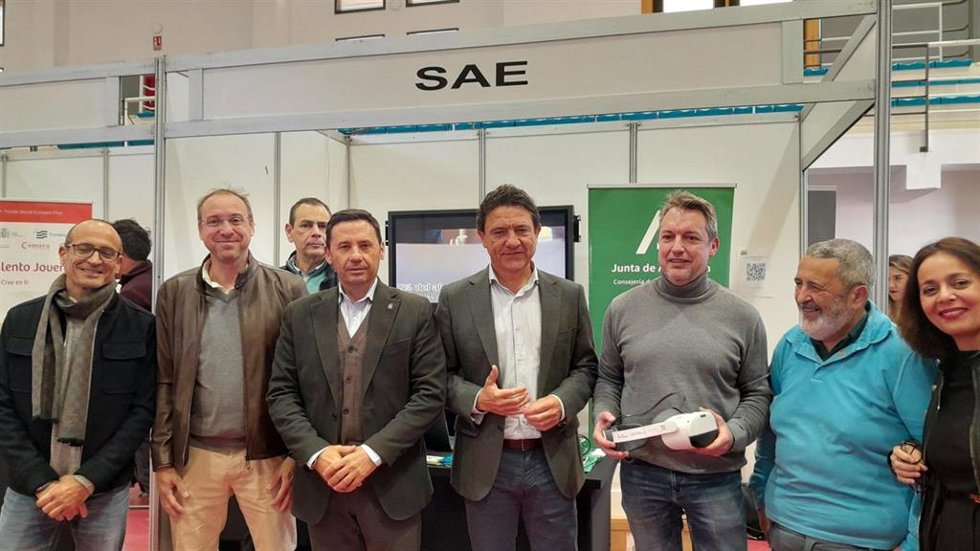 El subdelegado de la Junta de Andalucía en el Campo de Gibraltar, Javier Ros, y el delegado territorial de Empleo, Empresa y Trabajo Autónomo en la provincia de Cádiz, Daniel Sánchez Román, en el II Salón de Formación y Empleo