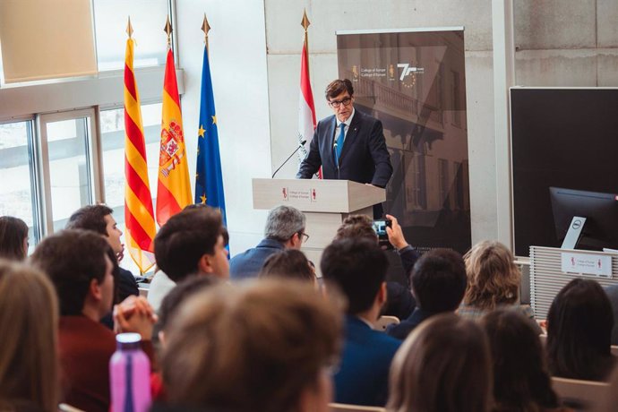 El president de la Generalitat, Salvador Illa, durant la conferència