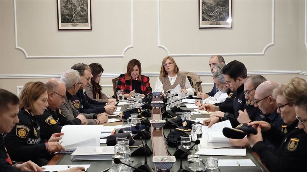 La delegada del Gobierno en la Comunitat Valenciana, Pilar Bernabé, y la alcaldesa de Valncia, María José Catalá, presiden la Junta Local de Seguridad para las Fallas 2025