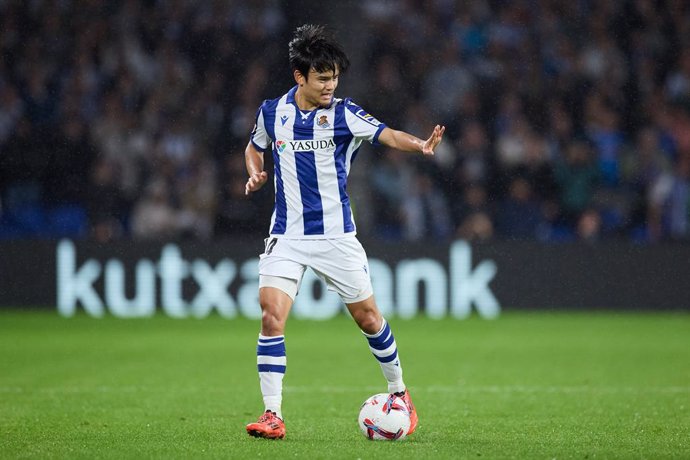 Archivo - Takefusa Kubo of Real Sociedad in action during the LaLiga EA Sports match between Real Sociedad and FC Barcelona at Reale Arena on November 10, 2024, in San Sebastian, Spain.