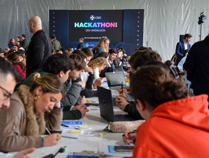 CEU Andalucía y la empresa AWS impulsan la formación en IA a través de la gamificación.