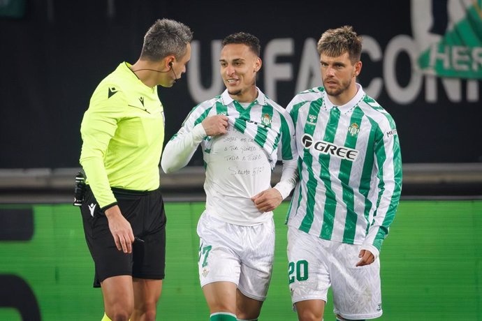 13 February 2025, Belgium, Gent: Betis' Antony (C) celebrates scoring his side's first goal during the UEFA Europa Conference League Playoff First Leg soccer match between KAA Gent and Real Betis at KAA Gent Stadium. Photo: Kurt Desplenter/Belga/dpa