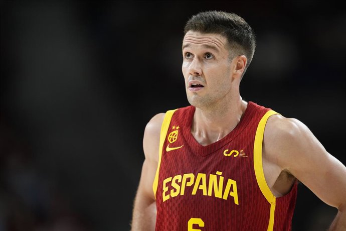 Archivo - Xabi Lopez Arostegui, da Espanha, observa a partida de basquete internacional amistosa entre Espanha e Itália no pavilhão Wizink Center em 25 de junho de 2024, em Madri, Espanha.