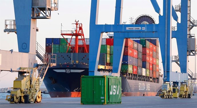 Archivo - Arxiu - Contenidors al Port d'Alacant, en una imatge d'arxiu.