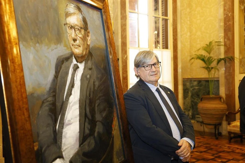 El presidente de la X Legislatura, Vicen Thoms, en la presentación de su retrato.