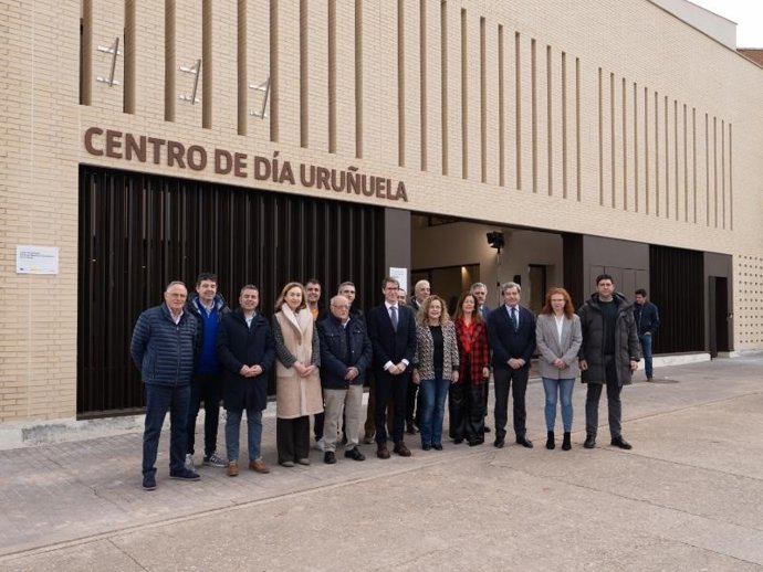 El presidente del Gobierno de La Rioja, Gonzalo Capellán, junto a la consejera de Salud y Políticas Sociales, María Martín, inaugura el nuevo Centro de Día para Personas Mayores Dependientes de Uruñuela