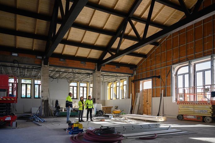 Obras en la sala Varadero del Puerto de Almería.