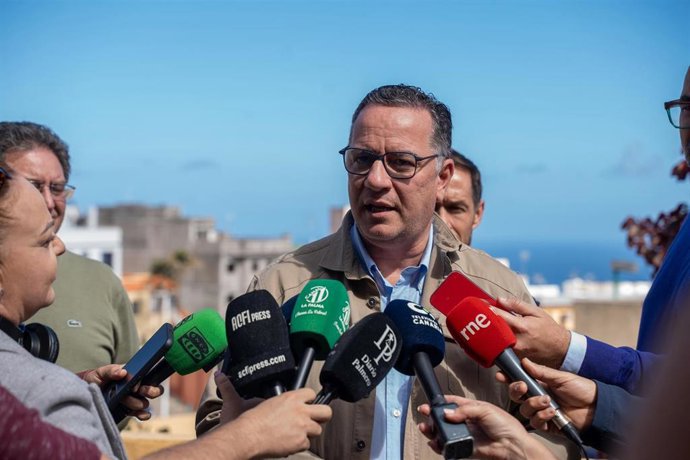 Consejero de Educación, Poli Suárez, del Gobierno de Canarias