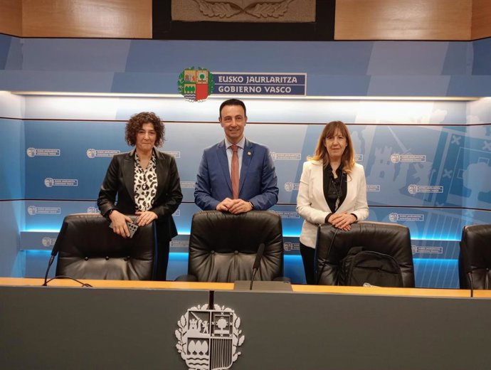 Elena Pérez Barredo, Mikel Toores e Iciar González