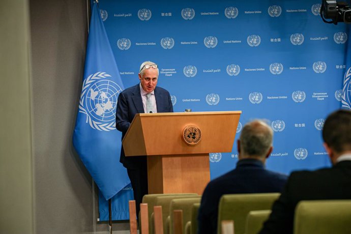 Archivo - December 19, 2024, New York, New York, USA: STEPHANE DUJARRIC, spokesperson for the Secretary General, speaks to the press.