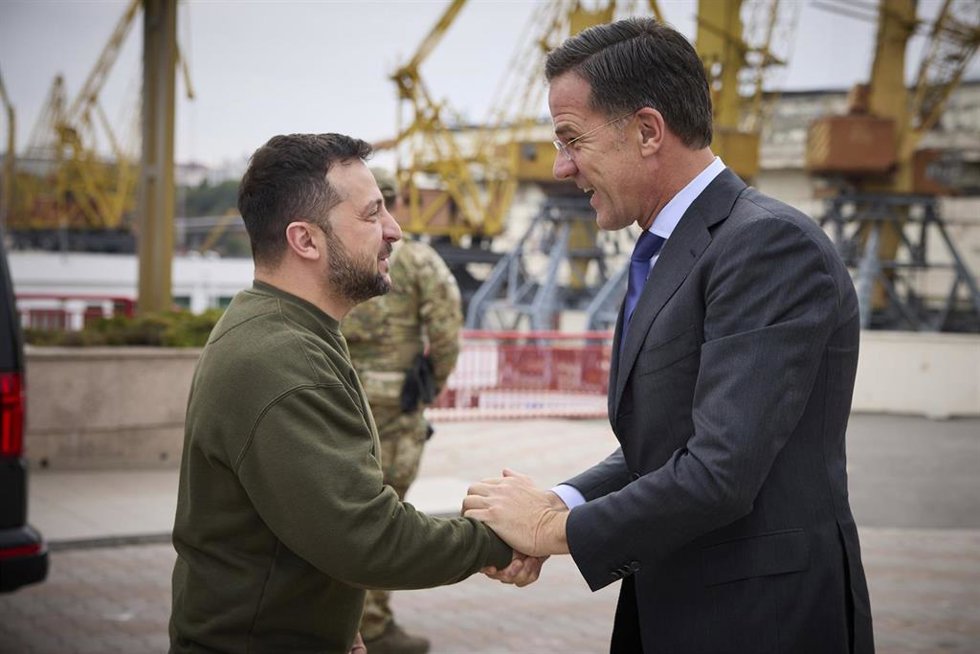 Archivo - Imagen de archivo del presidente de Ucrania, Volodimir Zelenski, con el secretario general de la OTAN, Mark Rutte, en la ciudad ucraniana de Odesa.