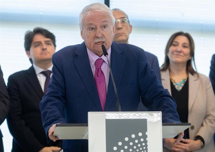 Archivo - El presidente de la Cámara de Cuentas, Joaquín Leguina, interviene tras la toma de posesión de su cargo, en la Asamblea de Madrid, a 18 de abril de 2024, en Madrid (España). 