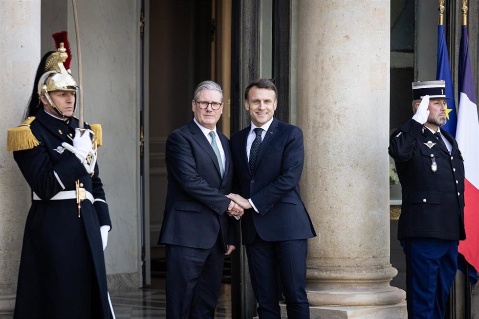 El presidente de Francia, Emmanuel Macron, y el primer ministro británcio, Keir Starmer