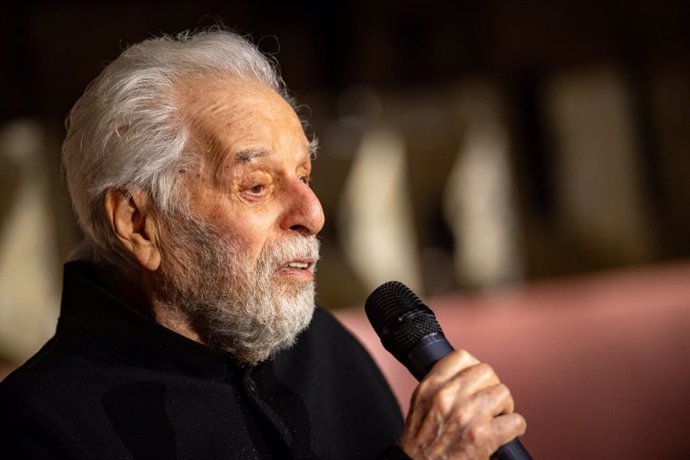 El escritor, filósofo y cineasta Alejandro Jodorowsky presenta en Barcelona el documental 'Psicomagia: un arte para sanar'