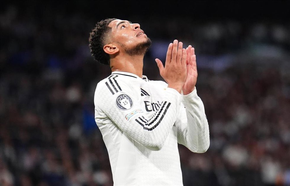 El centrocampista del Real Madrid Jude Bellingham, ante el Manchester City en el Santiago Bernabéu en la Champions League 2024-2025. 
