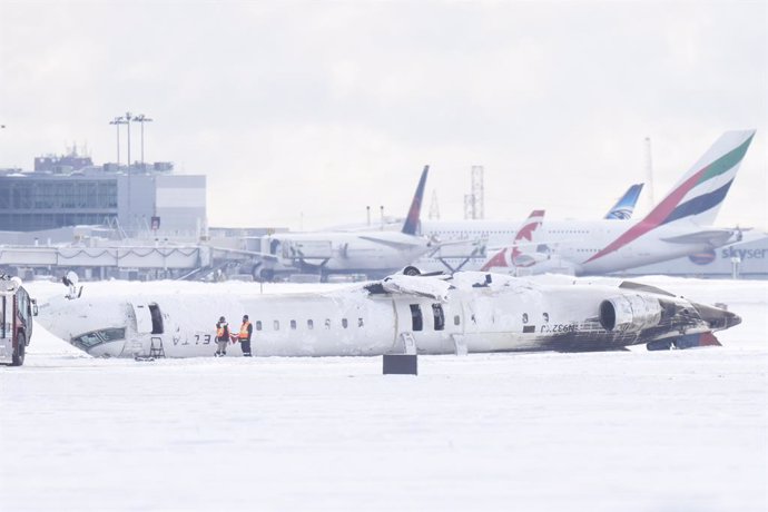 February 18, 2025, Toronto, On, CAN: A Delta Air Lines plane lies upside down at Toronto Pearson Airport on Tuesday, Feb. 18, 2025. Flight 4819 â€ĂĂ a Bombardier CRJ-900 jet operated by the Delta subsidiary Endeavor Air, crashed while landing in Toront