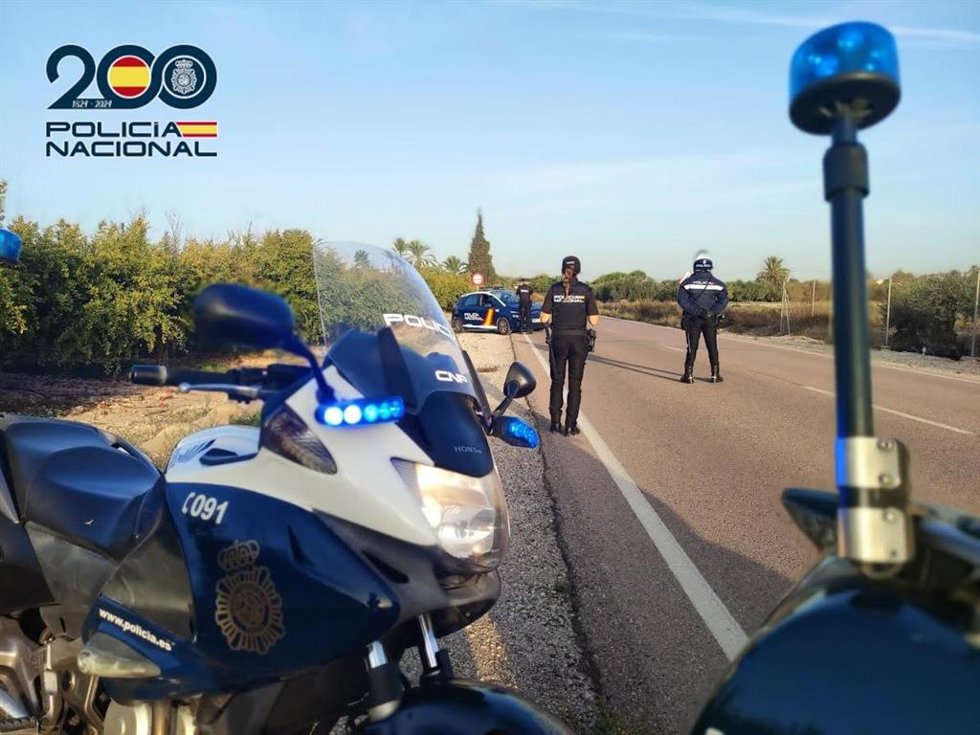 Dos detenidos por robar cuatro coches, joyas y dinero en efectivo en partidas rurales de Elche (Alicante).