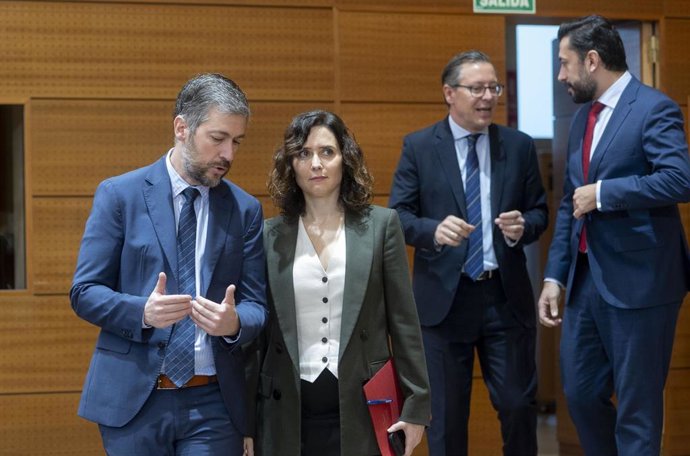 (I-D) El consejero de Presidencia, Justicia y Administración Local, Miguel Ángel García, la presidenta de la Comunidad de Madrid, Isabel Díaz Ayuso, el secretario general del PP de Madrid, Alfonso Serrano, y el portavoz del PP en la Asamblea de Madrid, Ca