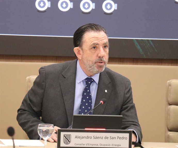 El conseller de Empresa, Empleo y Energía, Alejandro Sáenz de San Pedro, en una comparecencia en el Parlament.