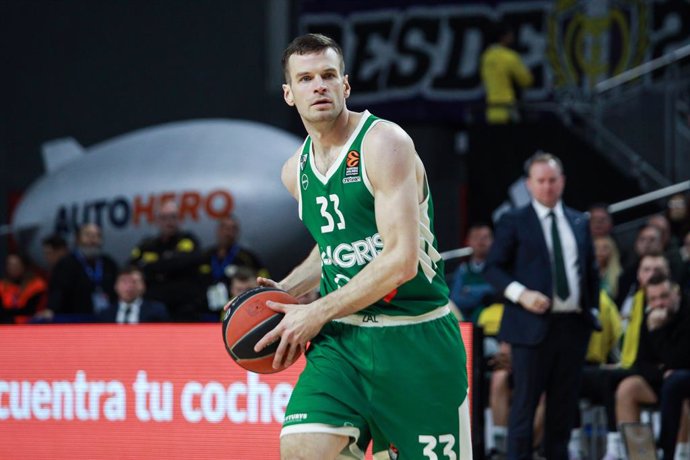 Archivo - Tomas Dimsa of Zalgiris Kaunas in action during Turkish Airlines Euroleague basketball match between Real Madrid and Zalgiris Kaunas at Wizink Center on February 2023 in Madrid, Spain.