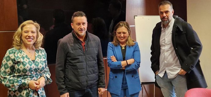 La consejera de Transición, Belarmina Díaz; el secretario general de UGT, Javier Fernández Lanero; la presidenta de FADE, María Calvo; y el secretario general de CC OO, José Manuel Zapico