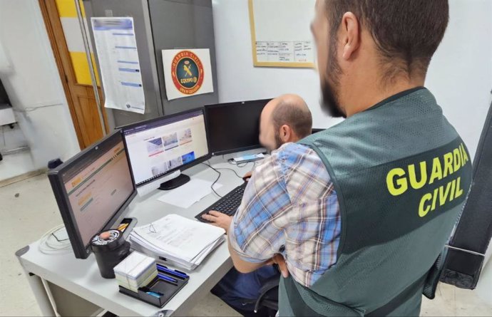 Archivo - Agente de la Guardia Civil