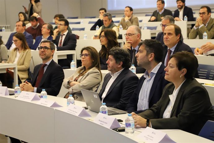 Asistentes al I Foro de Actualidad Económica-Finaciera y Digital.