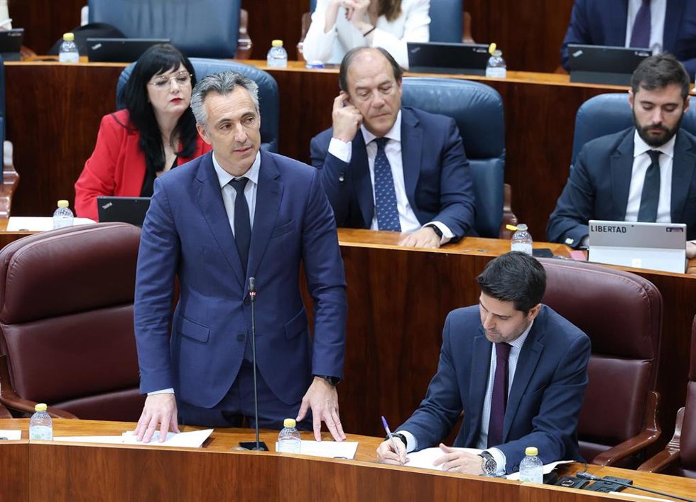 Archivo - El consejero de Medio Ambiente, Agricultura e Interior, Carlos Novillo, durante un Pleno de la Asamblea de Madrid, el 11 de abril de 2024. 