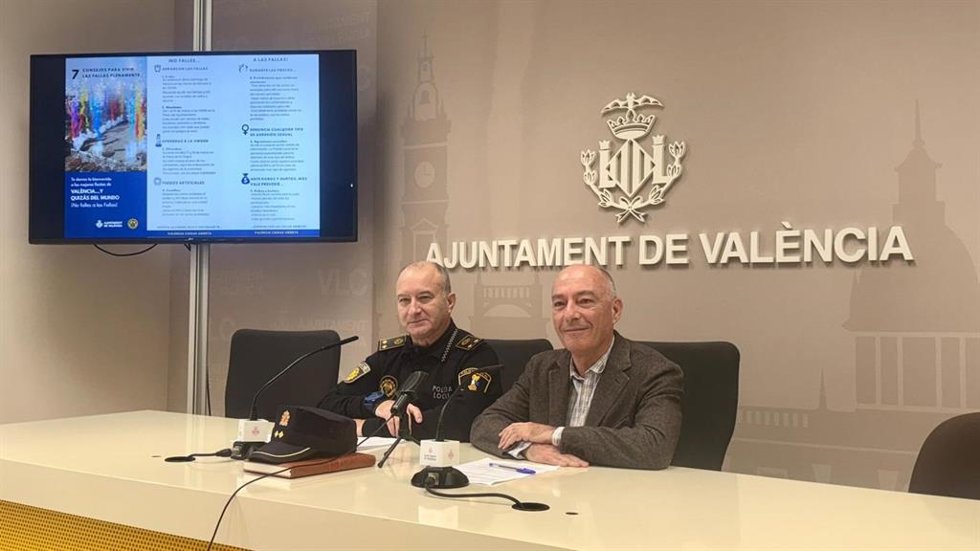 Presentación del tríptico para vivir unas fallas seguras