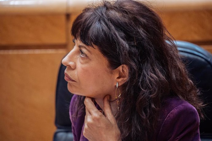 La ministra de Igualdad, Ana Redondo, durante una sesión de control al Gobierno en el Senado, a 11 de febrero de 2025, en Madrid (España). El Gobierno se enfrenta a la primera sesión de control en el senado del 2025 y responderán a preguntas de la oposici