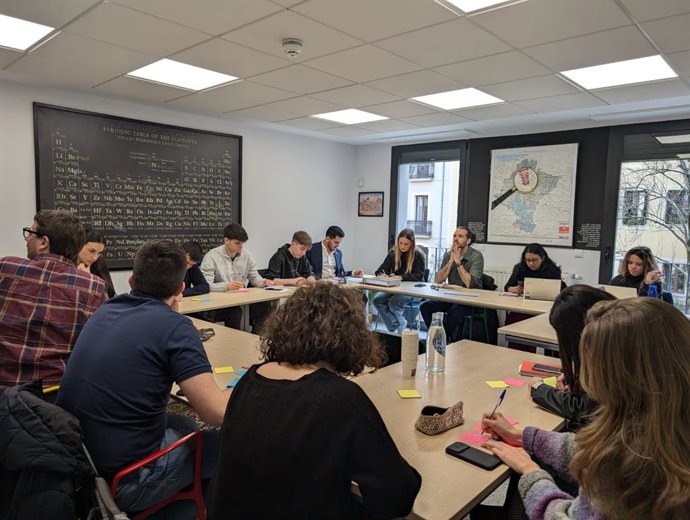 Imagen de la última mesa de participación juvenil para la elaboración de la nueva Estrategia de Juventud de Navarra 2025-2028.