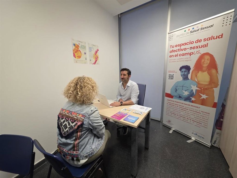 Punto de Salud Sexual que la Universidad de Sevilla ha puesto en marcha en la Facultad de Educación.