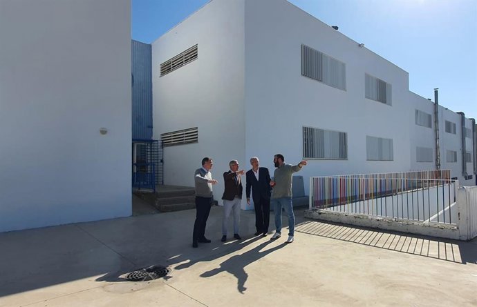 Visita del delegado territorial de Educación al IES Burguillos.